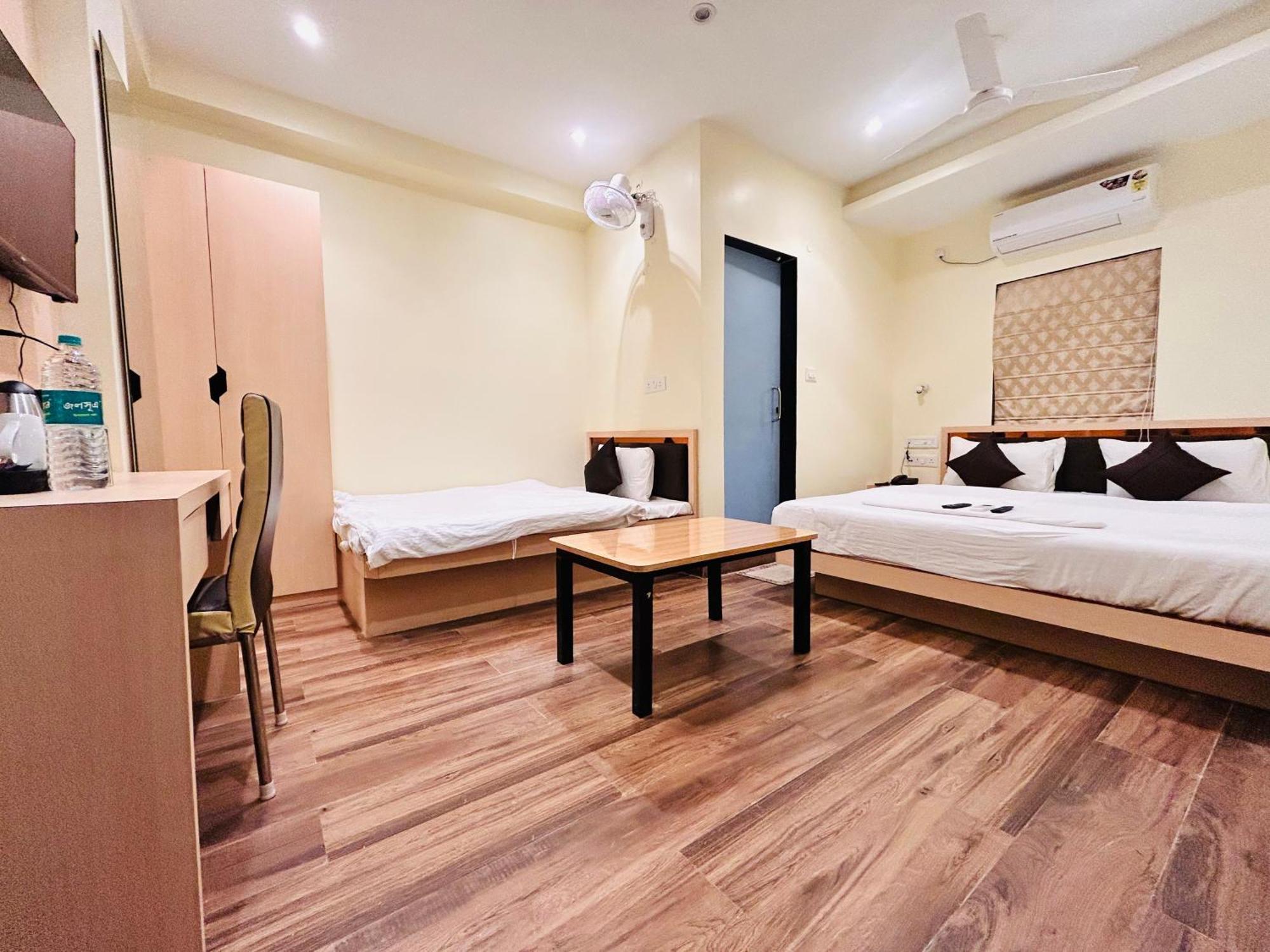 Golden Square - Kolkata Airport Hotel Bagian luar foto