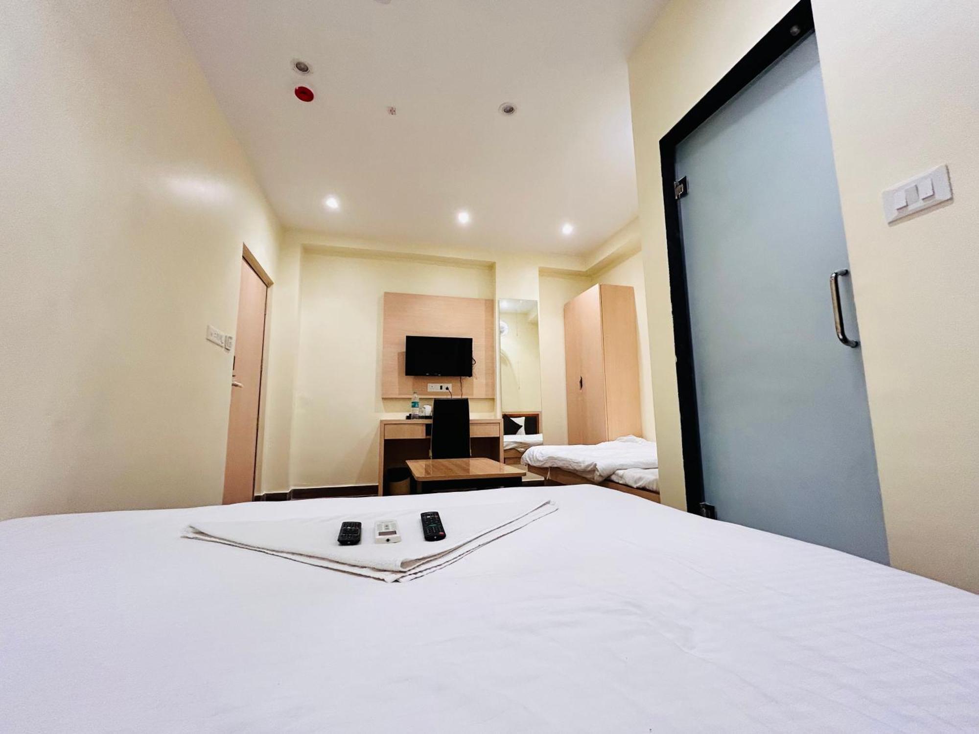 Golden Square - Kolkata Airport Hotel Bagian luar foto