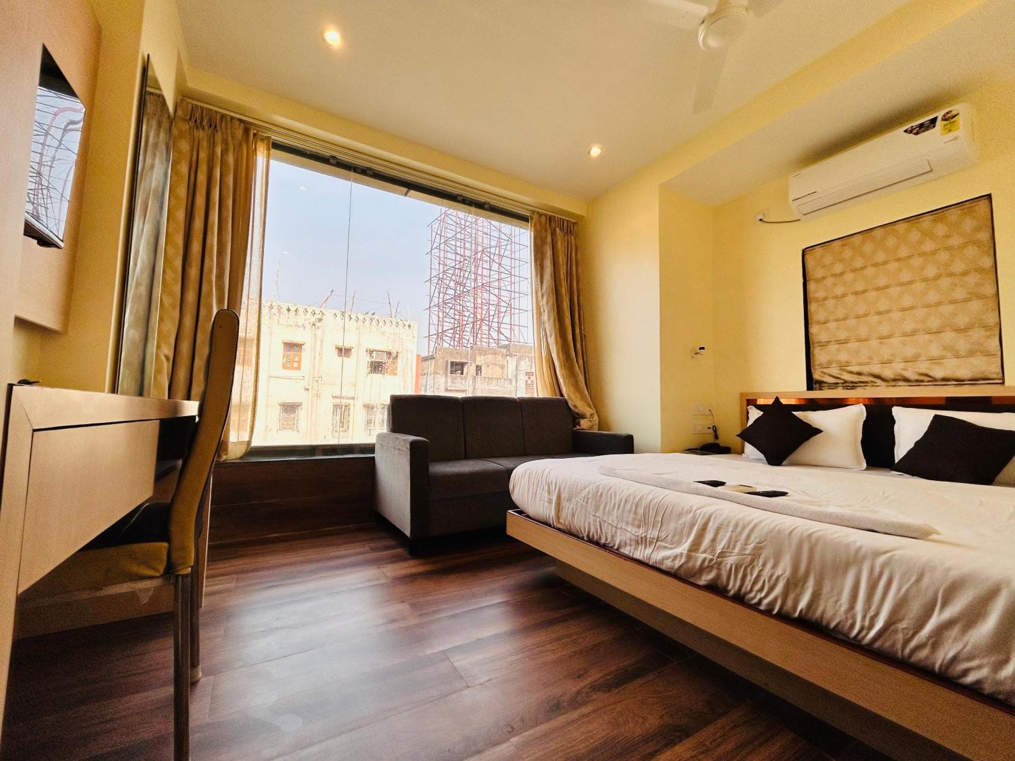 Golden Square - Kolkata Airport Hotel Bagian luar foto
